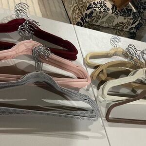 50 Felt Grip Hangers